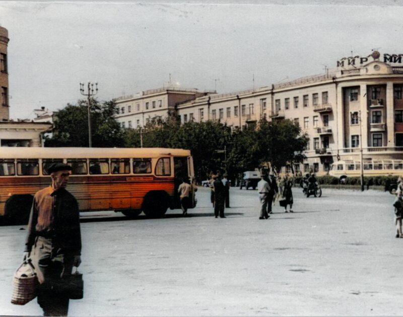Автостанція на перехресті Гетьманської (Радянської) і Сучкова. 1960-70 рр.